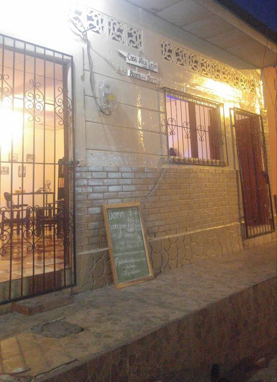 Casa Nica Leon Hostel Εξωτερικό φωτογραφία