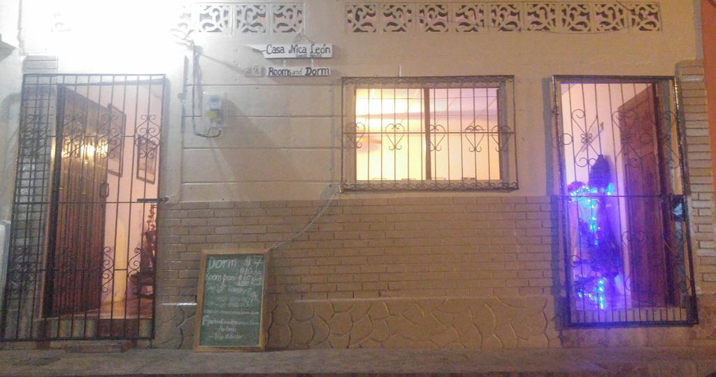 Casa Nica Leon Hostel Εξωτερικό φωτογραφία